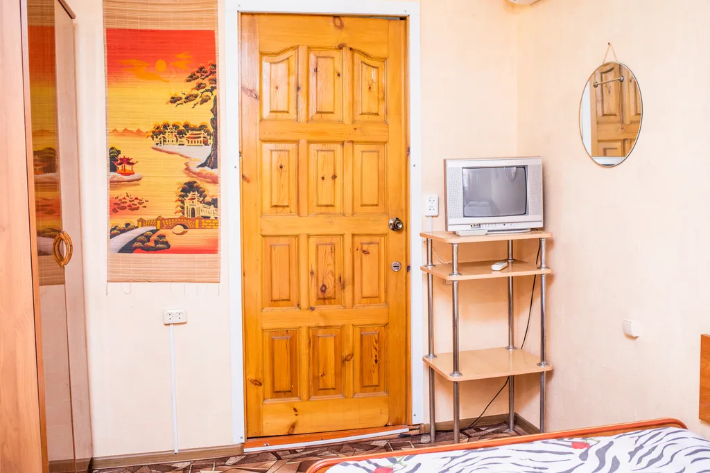 Домик в красивом саду