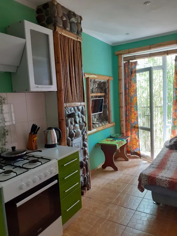 Дом 2 уровня со своим двором