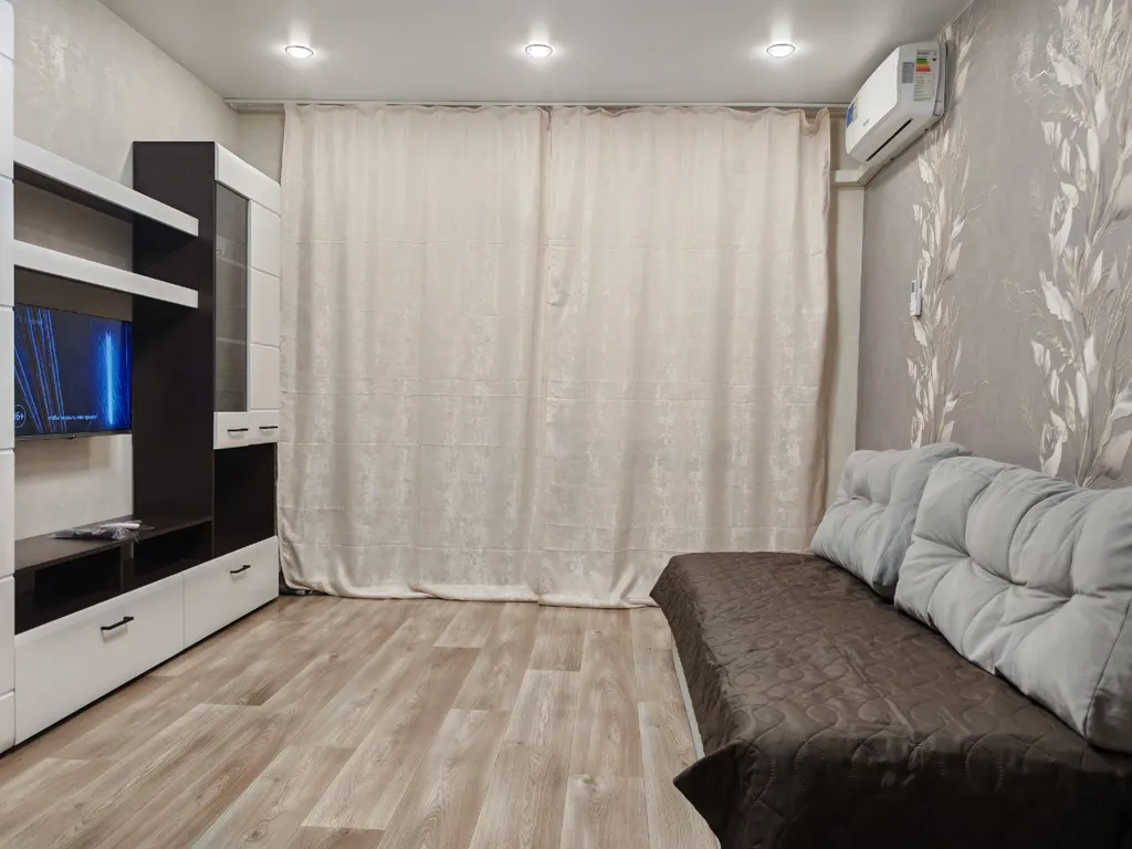 Видовая 1-комнатная квартира с дизайнерским ремонтом