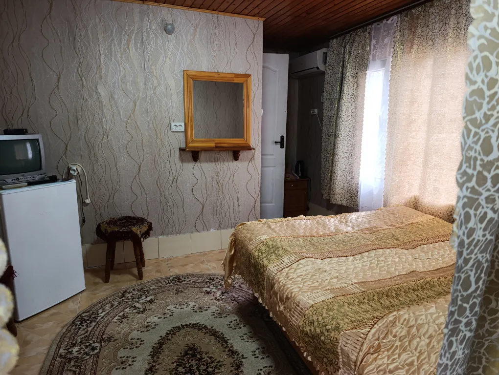 Номер с двуспальной кроватью (стандарт) на ул. Бирюзова в Судаке