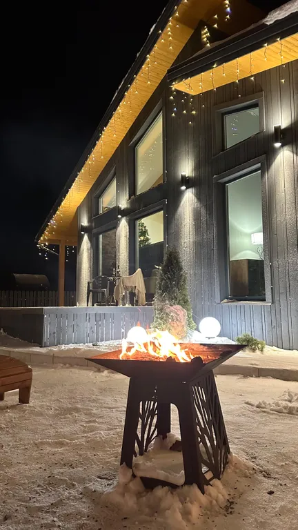 Коттедж Уютный загородный дом у живописного озера, с шикарной новогодней елкой — Санкт-Петербург