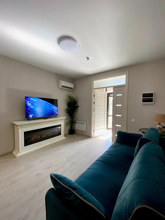 Семейная квартира с бассейнами