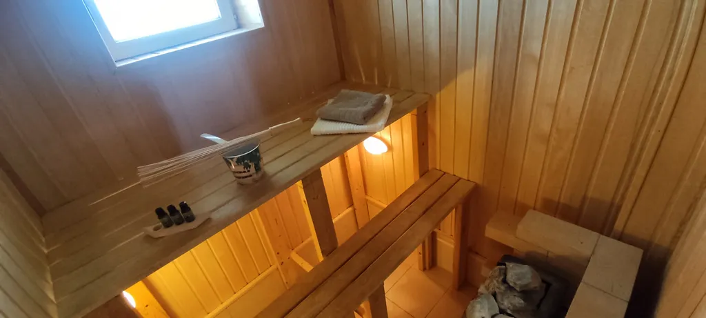 Уютный коттедж у озера с сауной