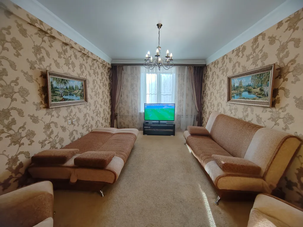 Просторная двухкомнатная сталинка в районе Вечного огня