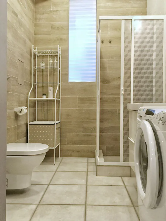 Дизайнерская квартира с бассейном и выделенной спальней