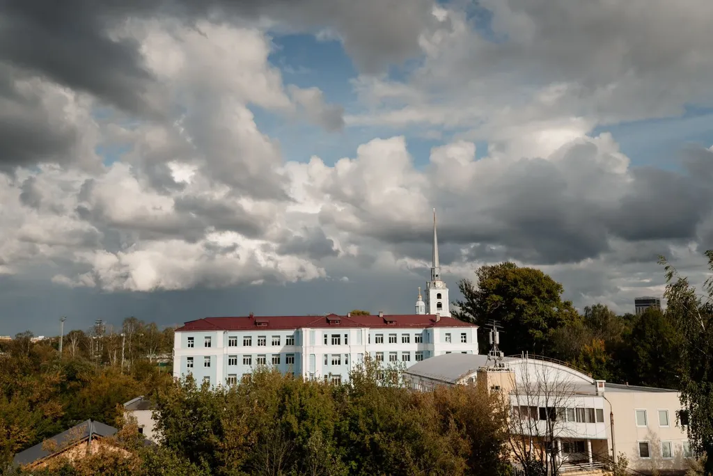 Атмосферная двухуровневая квартира с видом на Петропавловский парк