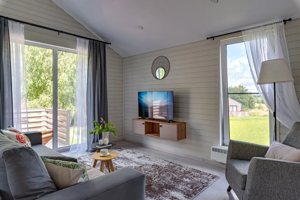 Алтайский - дом с костровой чашей и колонкой Алиса