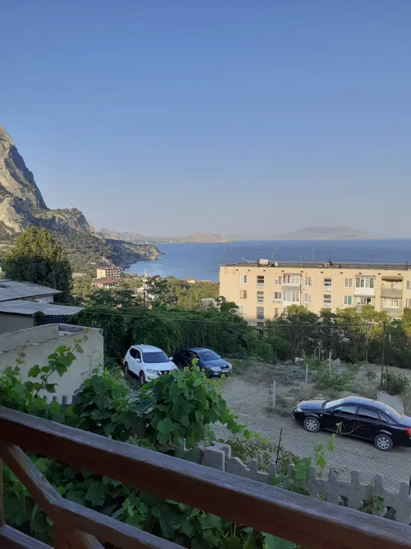 Домик с видом на море