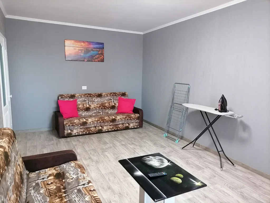 Чистая двухкомнатная квартира на Каштаке