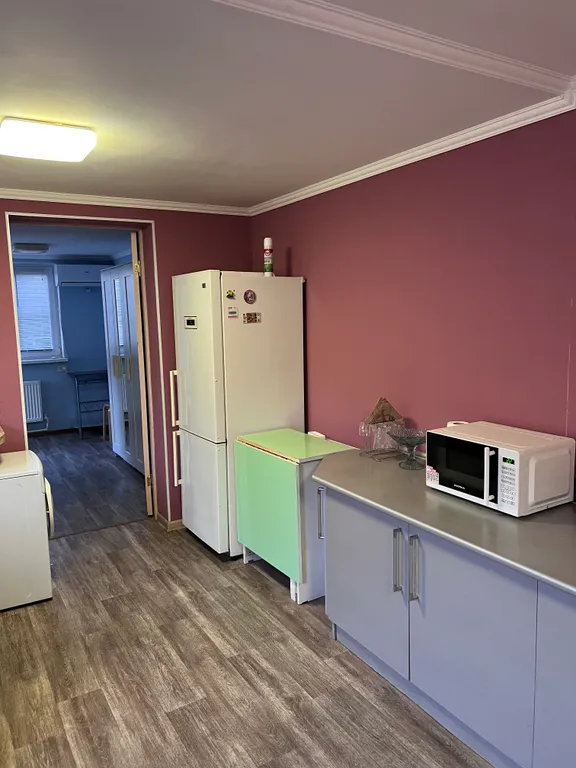 Дом с парковкой во дворе