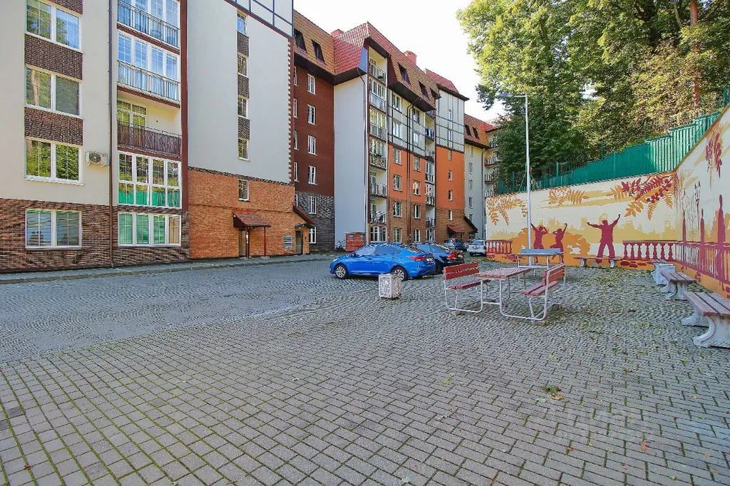 Фиола у озера