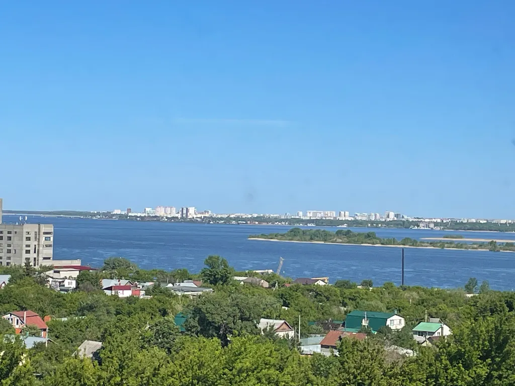 Студия с видом на Волгу