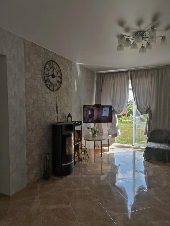 Дом с беседкой