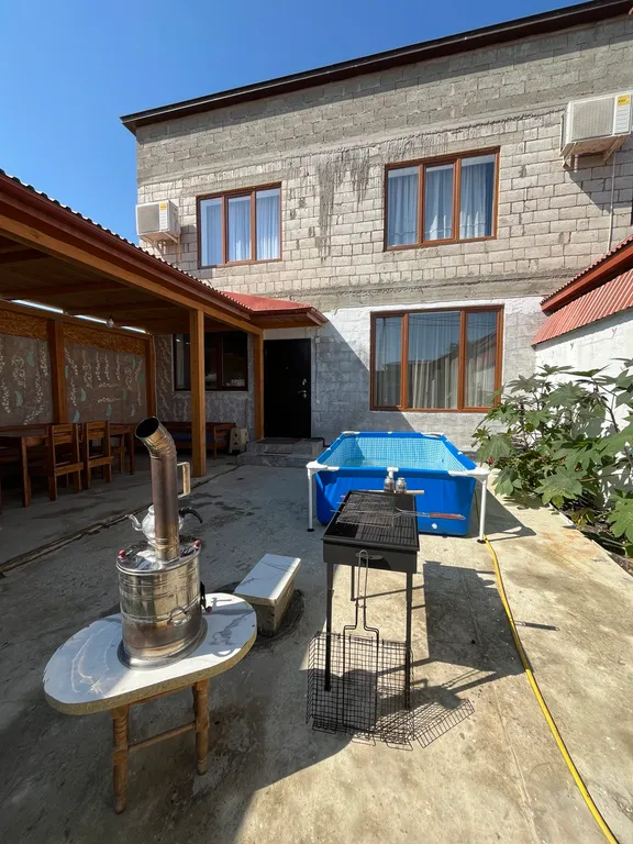 2-х этажный коттедж с бассейном на берегу — аренда посуточно в Махачкала