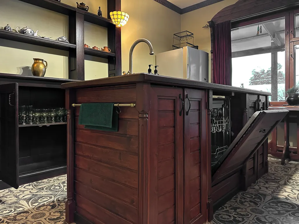 Готический замок Гранат Альдога