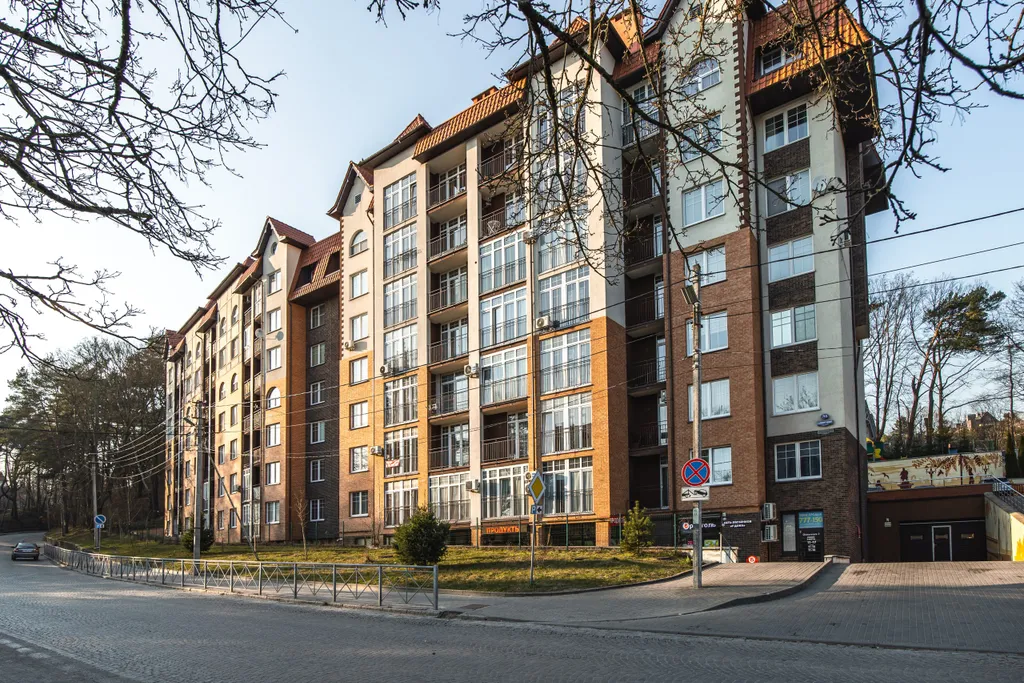 Студия с озером в вашем окне