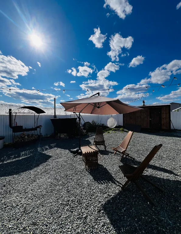 Уютный дом с видом на закат