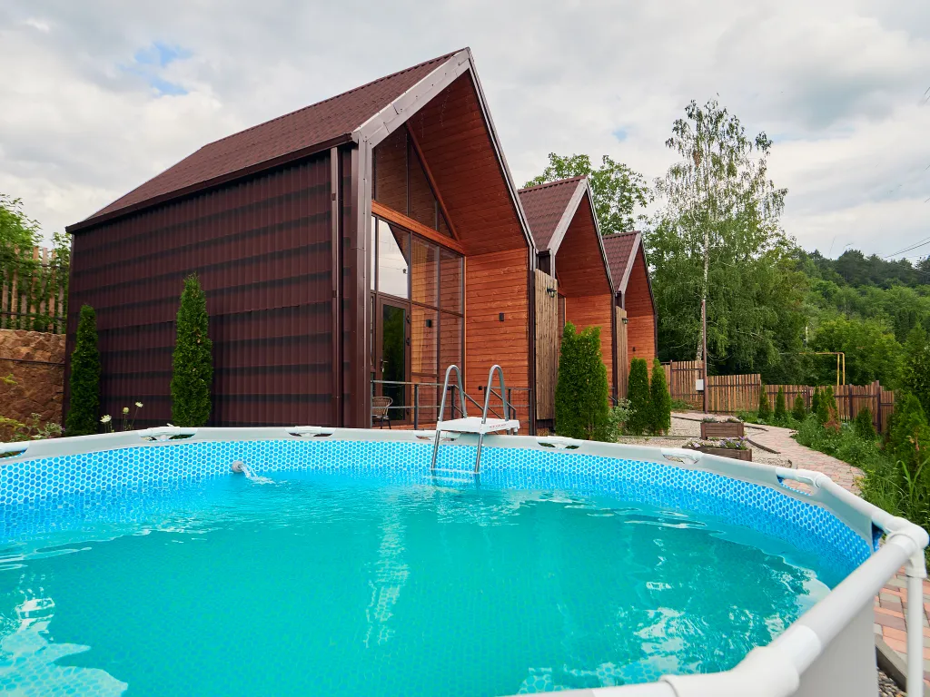 Шале с бассейном