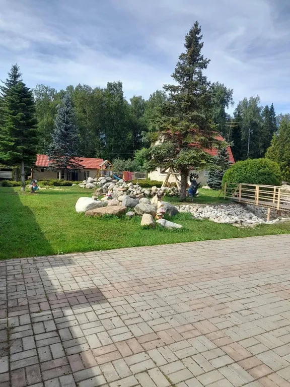 Дом с баней, бассейном и караоке