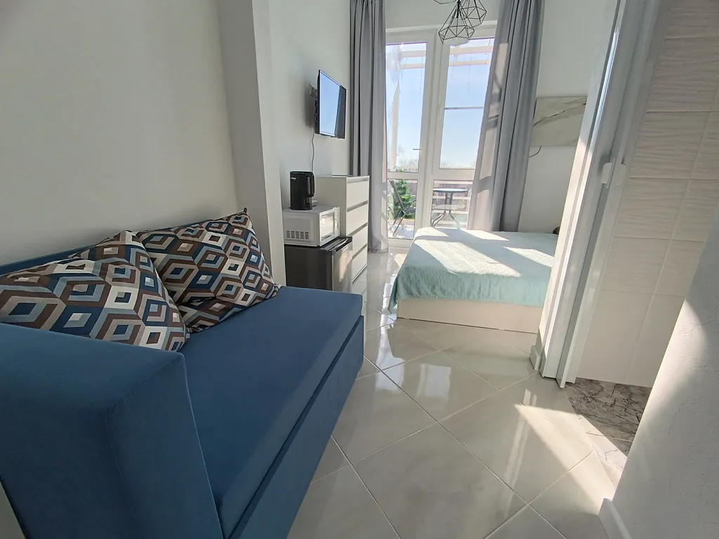 Новый 2-комнатный коттедж с кухней на террасе с видом на море