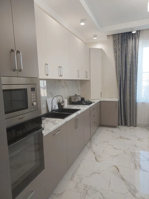 Новый дом в живописной местности ( 5 минут до аэропорта)