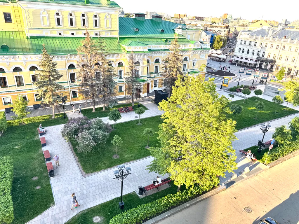 Квартира Квартира у Кремля с балконом и видом на пешеходную Покровскую и театр — Нижний Новгород