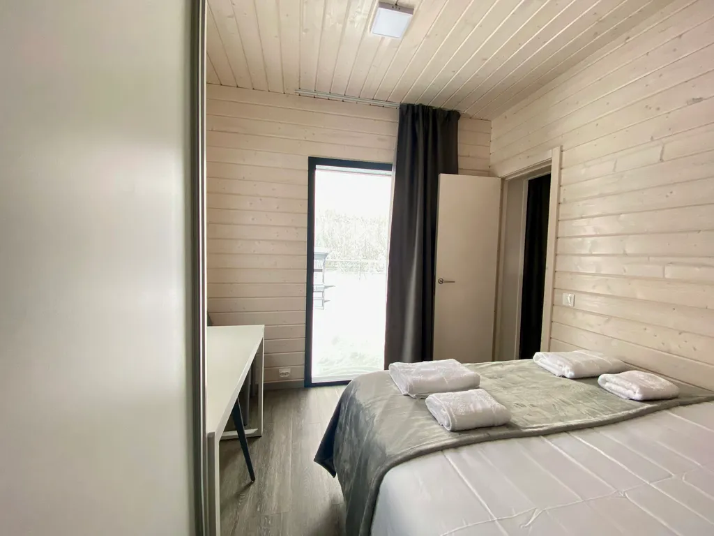 Коттедж Новый комфортабельный дом для отдыха на берегу лесного озера Маролампи — Санкт-Петербург