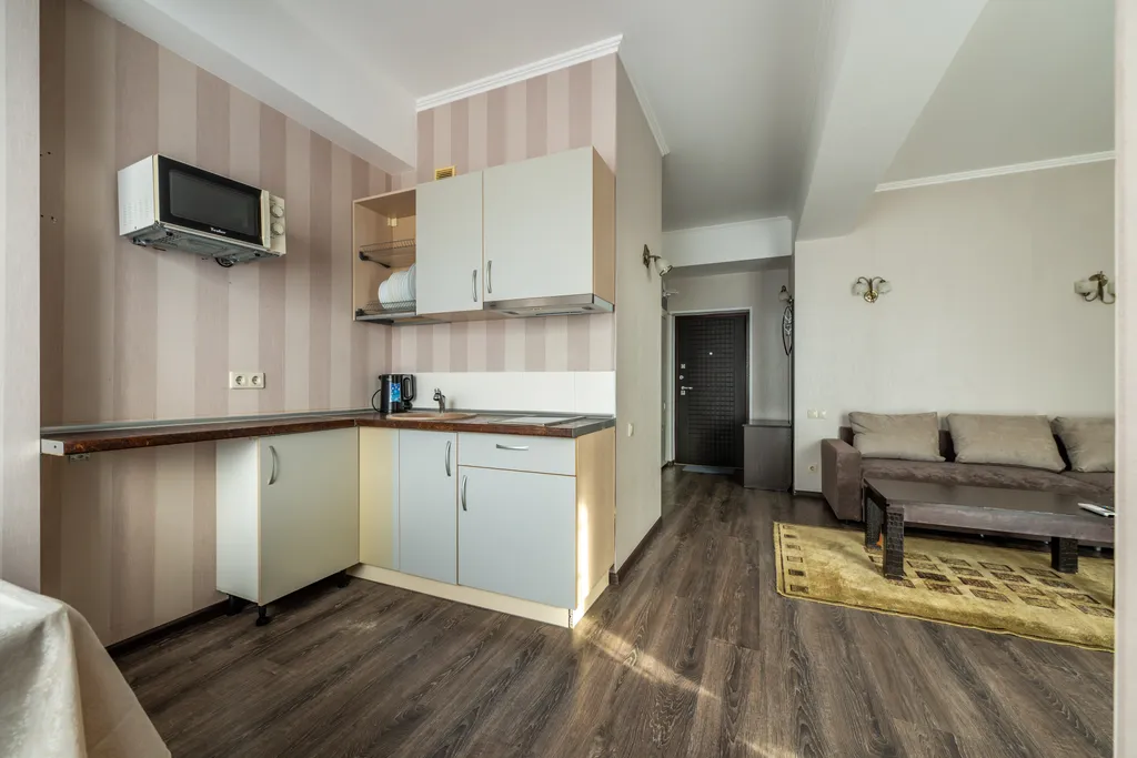 Видовые апартаменты, панорамные окна в гостиной ваши