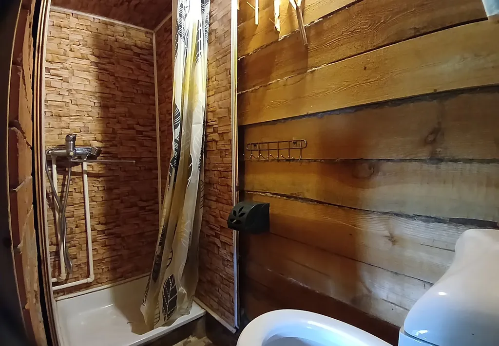 Дом у леса с камином на окраине для отдыха души и тела