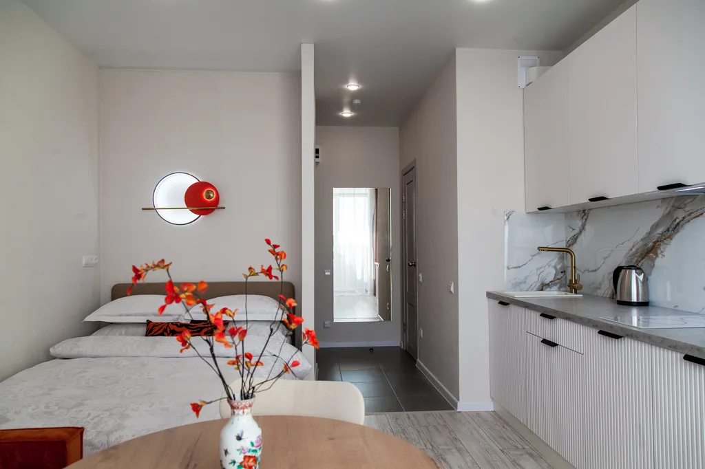 Студия с дизайнерским ремонтом