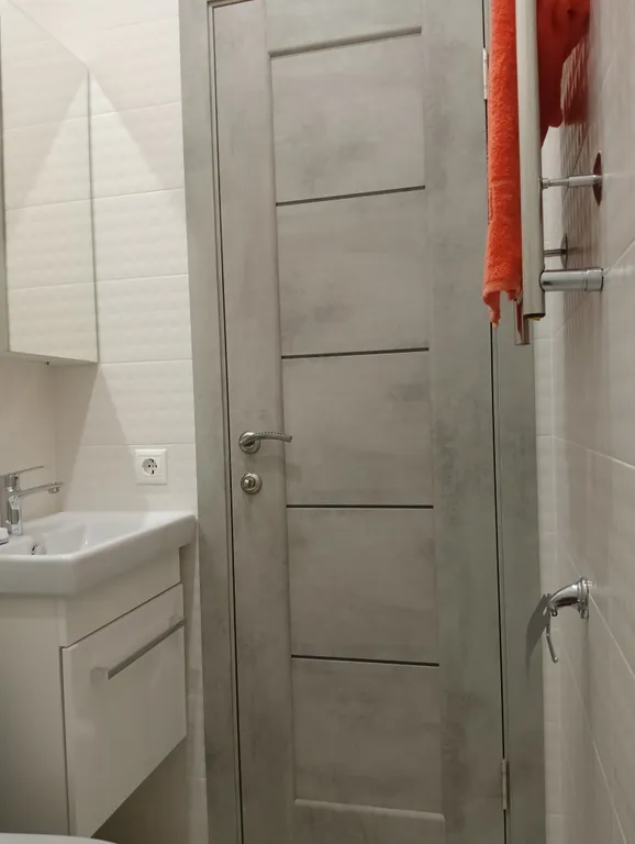 Уютная, светлая студия с панорамными окнами