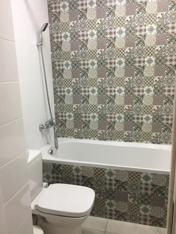 Поделам Светлая квартира рядом с Radisson Blu