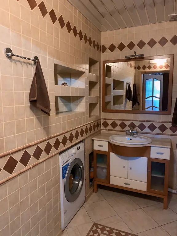 Дом с камином и садом! Две минуты до пляжа!