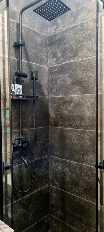 Современный дом у каньона реки Лава, с баней и видом на ручей