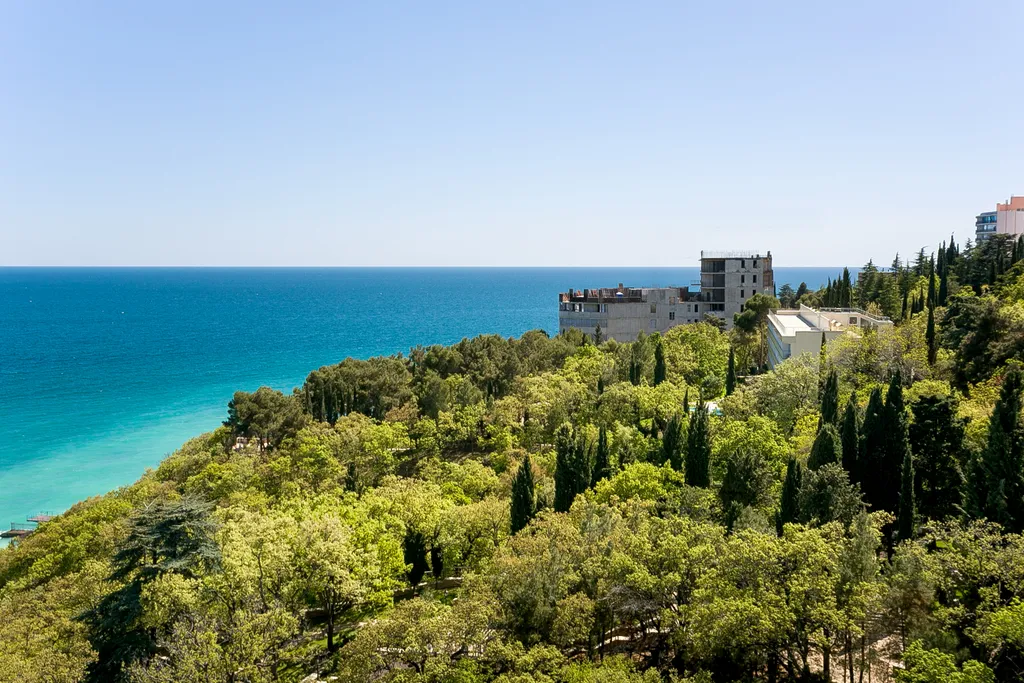 Трёхкомнатный апартамент с видом на море