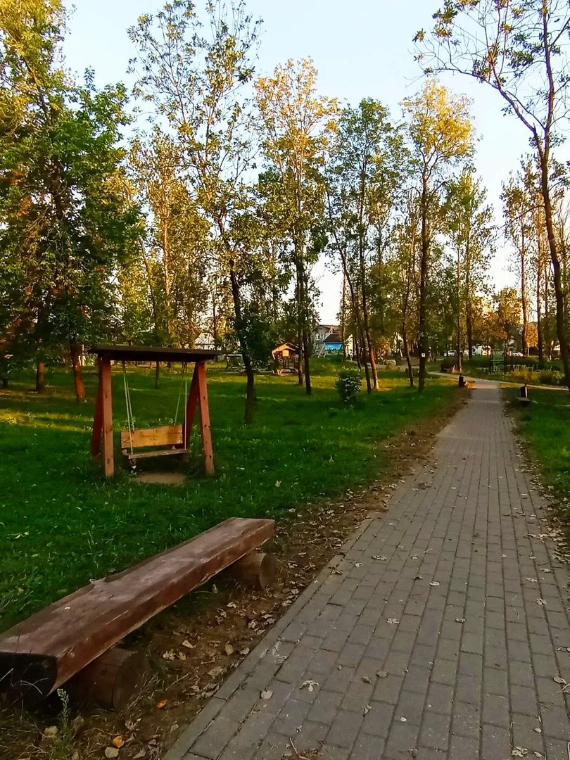 Рядом парк