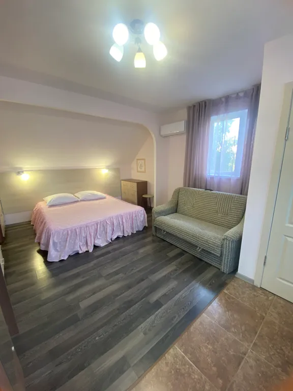 Квартира Уютная комната-студия с видом на сад — Севастополь