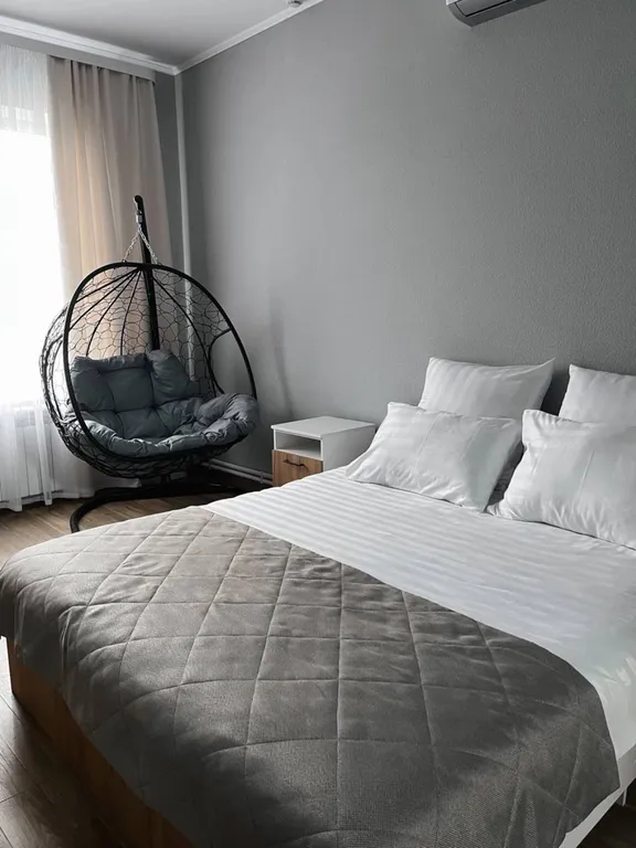 Квартира Уютный просторный номер — аренда посуточно в Мостовской