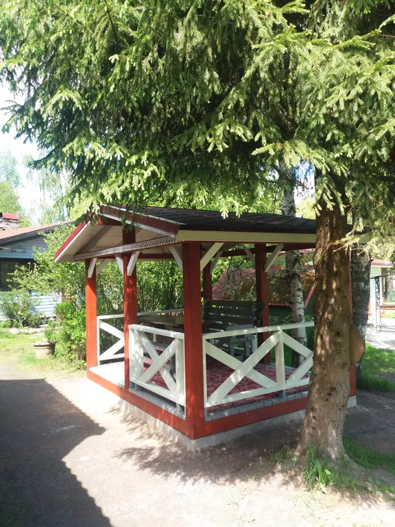 Большой коттедж на берегу озера