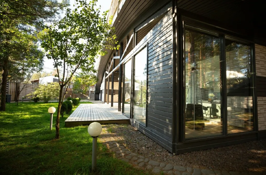 Дизайнерский коттедж с садом на крыше