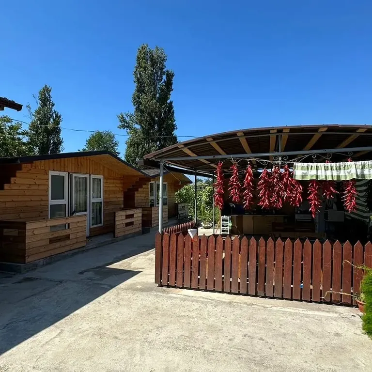 Коттедж Домик с удобствами — Сухум