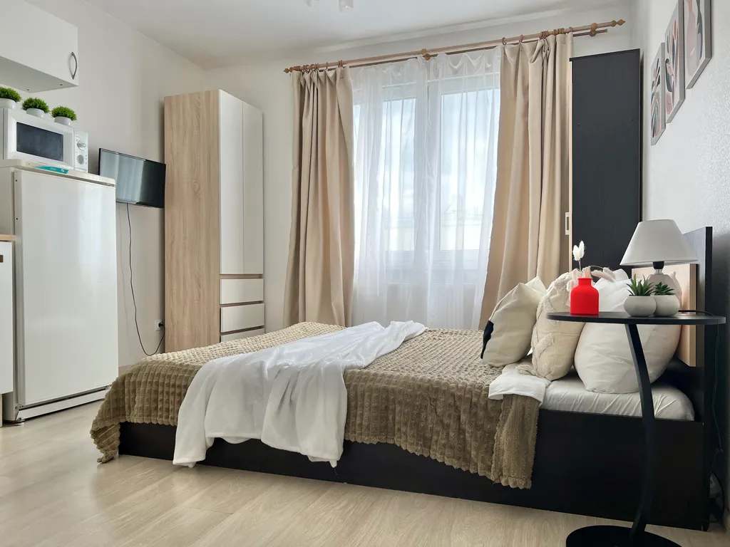 Студия в современном спальном районе