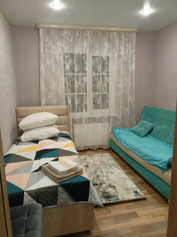 Домик с видом на пруд и сосны