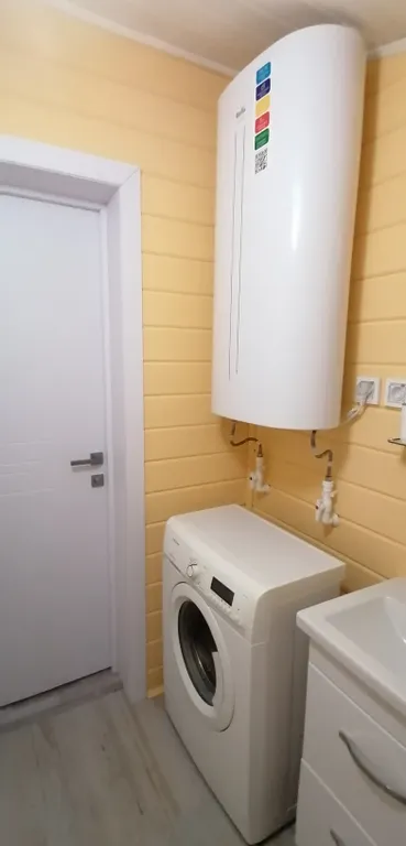 Дом с панорамными окнами на участке 10 соток