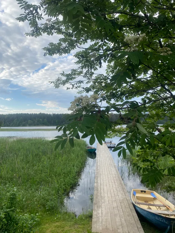 Классный домик прямо на берегу озера Селигер