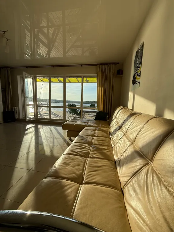 Речное поместье глэмпинг на берегу реки