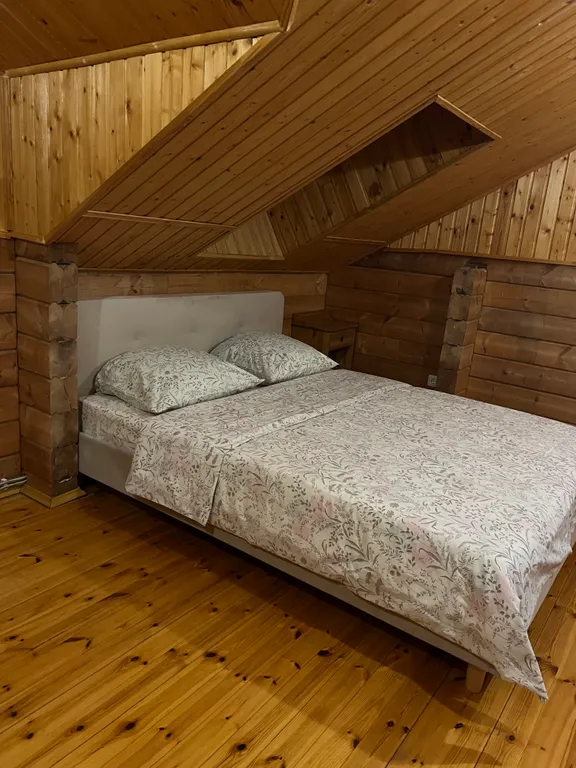 Уютный дом на берегу