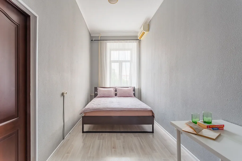 Замечательная комната с рабочим местом