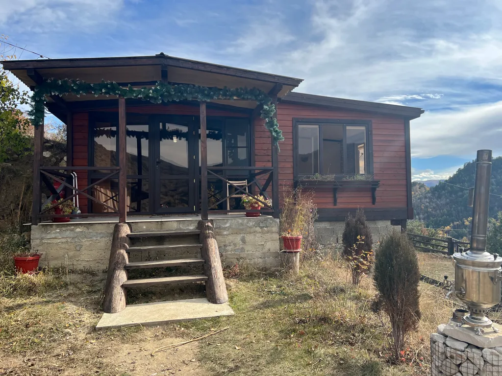 Домик на солнечном холмике Гуниба