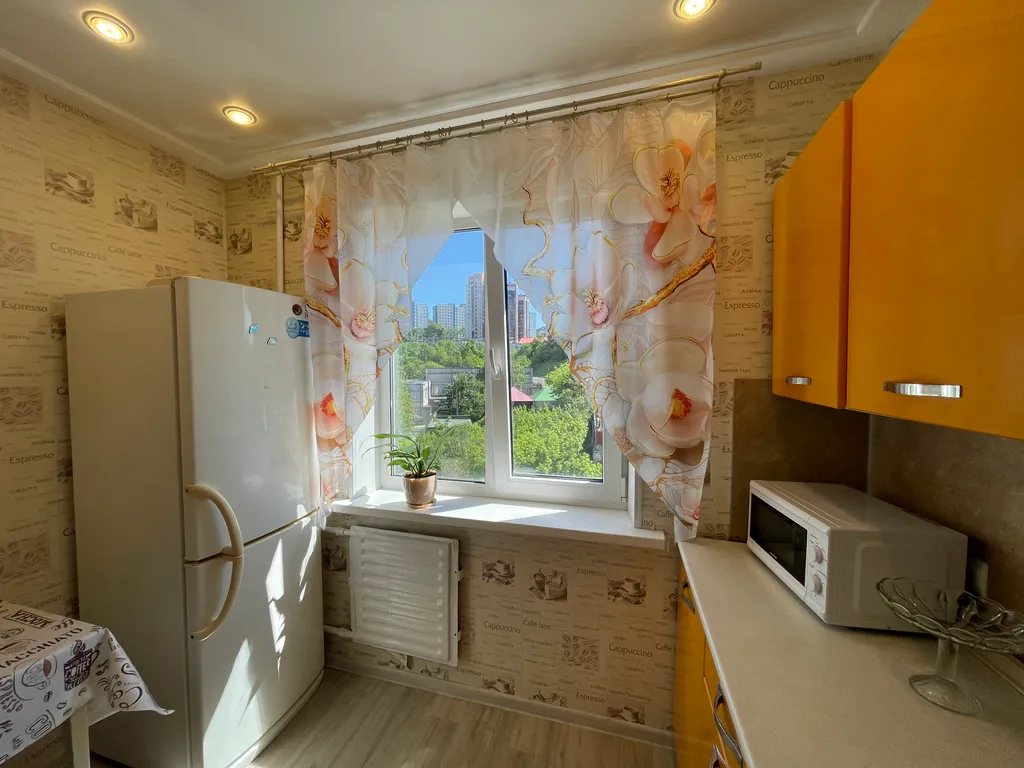 Солнечная двухкомнатная квартира